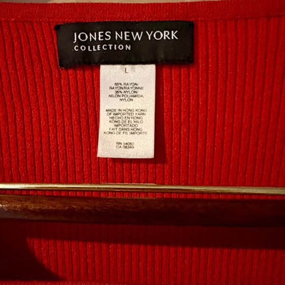 Jones New York Collection Red Ribbed T-shirt - Picture 3 of 3